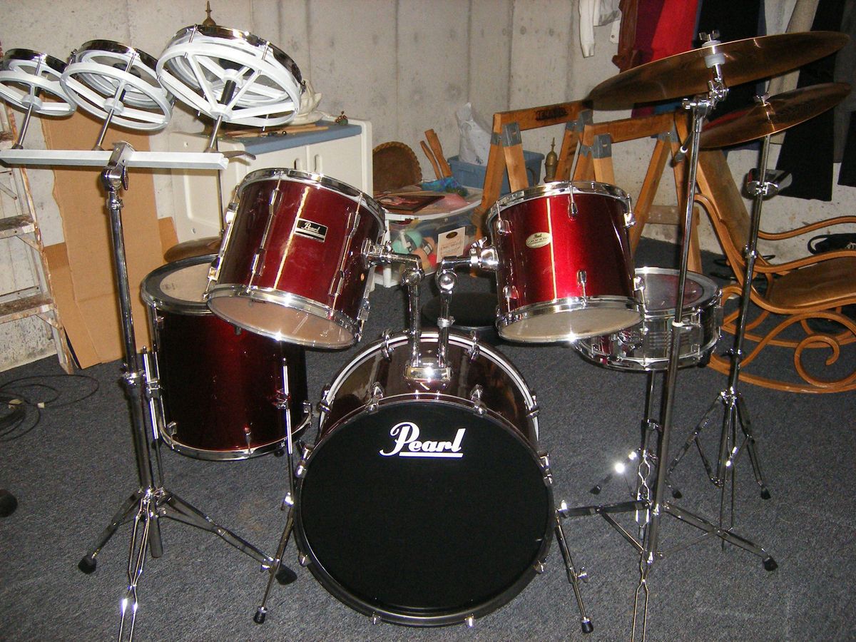  Forum Series Red 5 Piece Drum Set Cymbols Tom Toms and More
