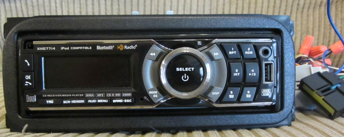 Dual Electronics XHD7714 CD USB  in Dash Receiver