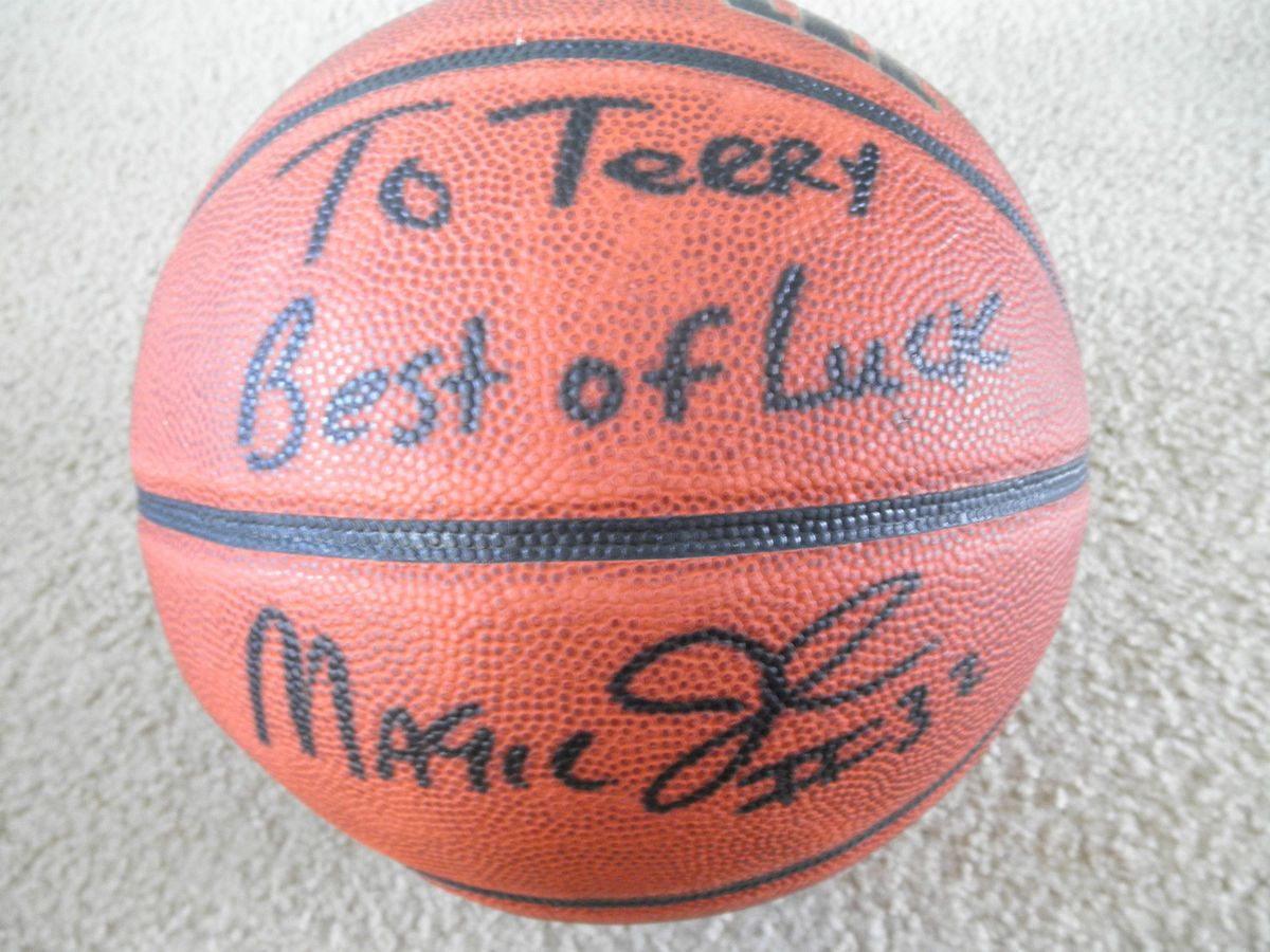 Autographed EARVIN MAGIC JOHNSON basketball Wilson NCAA Los Angeles