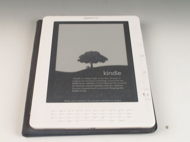  Kindle DX 9 7 4GB 3G White eReader D00611