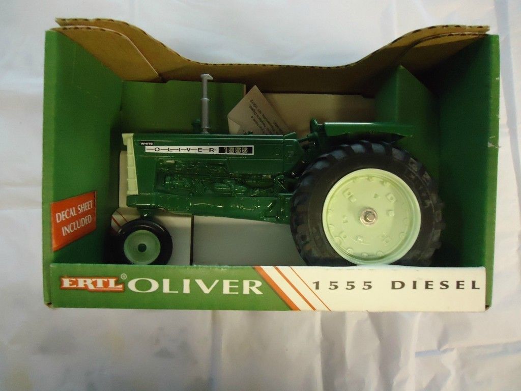 1993 ERTL OLIVER 1555 DIESEL TRACTOR