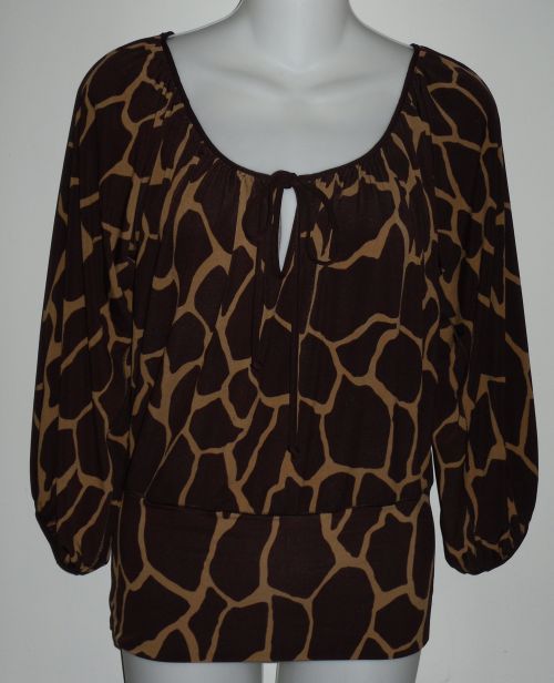 From EVA VARRO this is a fabulous 3/4 length sleeve tunic top in a
