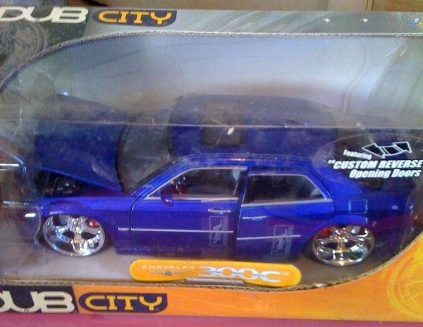 DUB CITY CHRYSLER 300C ELECTRIC BLUE