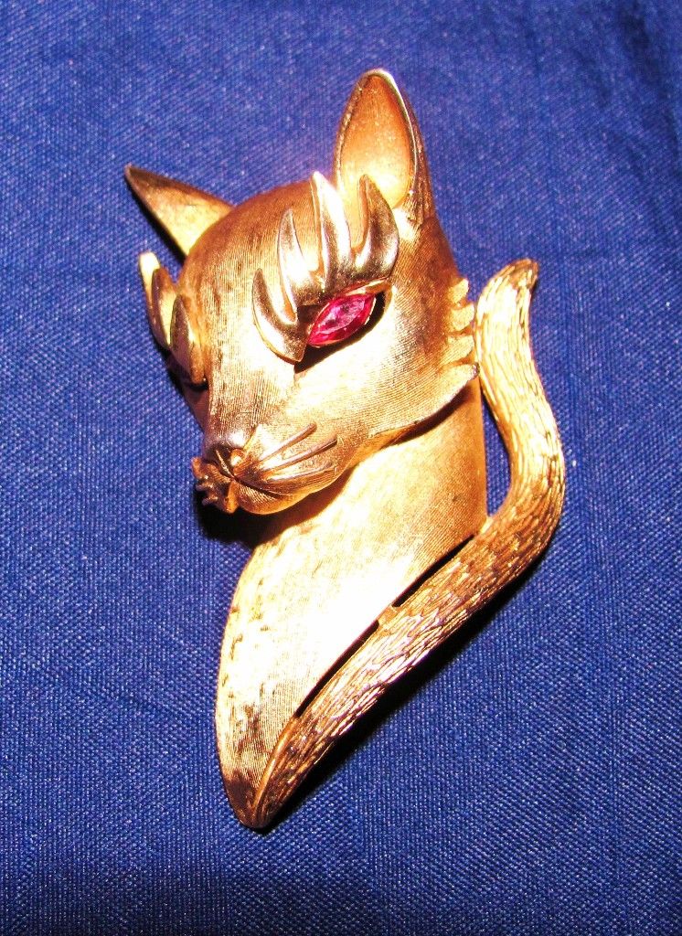 Stunning c1950 Vintage Trifari Exotic Cat Head Pin Brooch Pink