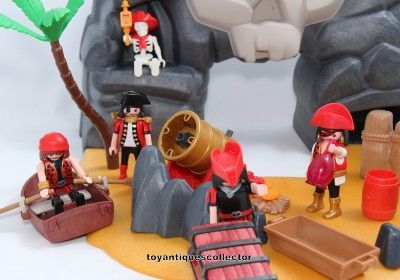 PLAYMOBIL PIRATES SKULL ISLAND PLAYSET LOT 20 + PIECES GOOD CONDITION