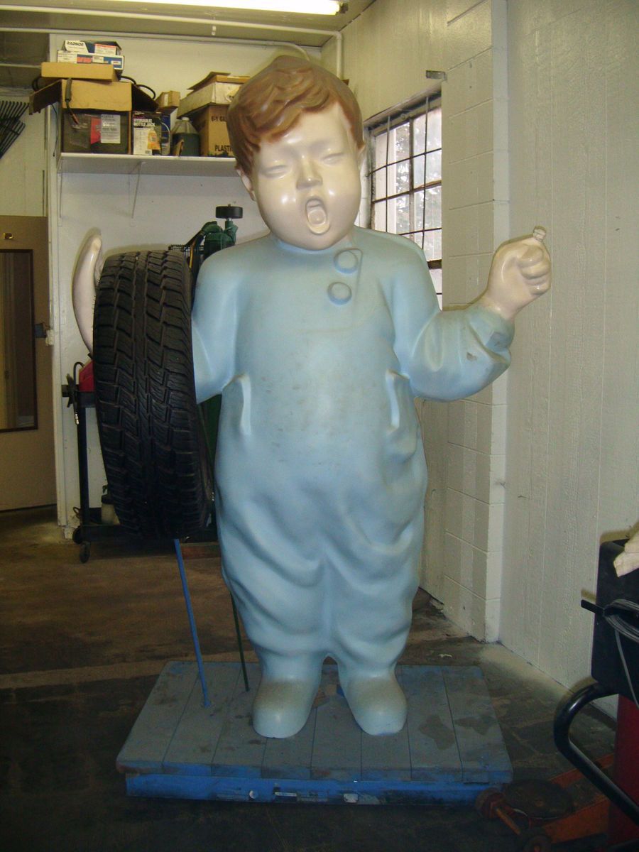 Fisk Tire Statue Fiberglass Fisk Boy