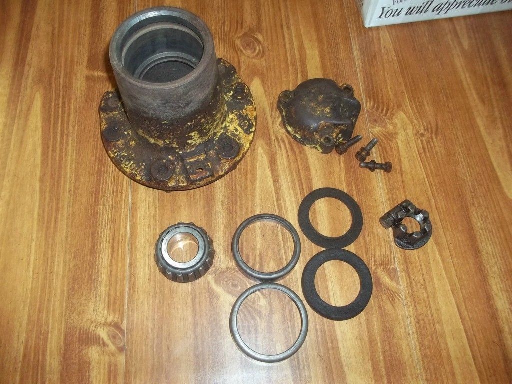  Tractor Part Lot**MODEL 60**Wheel Hub**Felt Seals**Hub Cover*Bearings