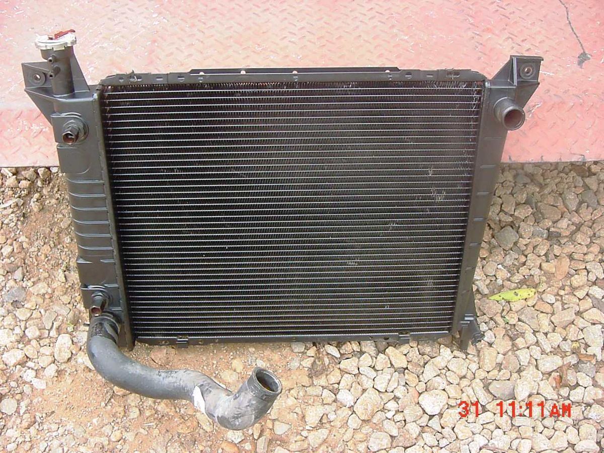 1986 97 Ford Aerostar Radiator with Fan Shroud Hose Cap