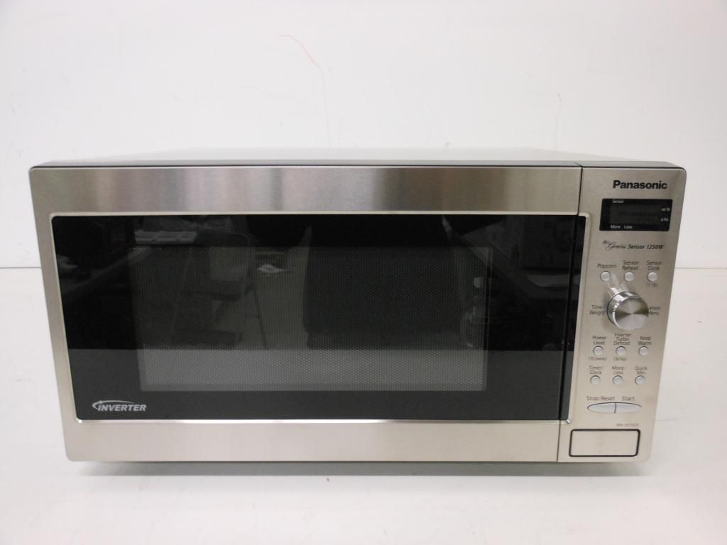 Panasonic NN SD762S 1 6 Cubic Feet 1250 Watt Inverter Microwave