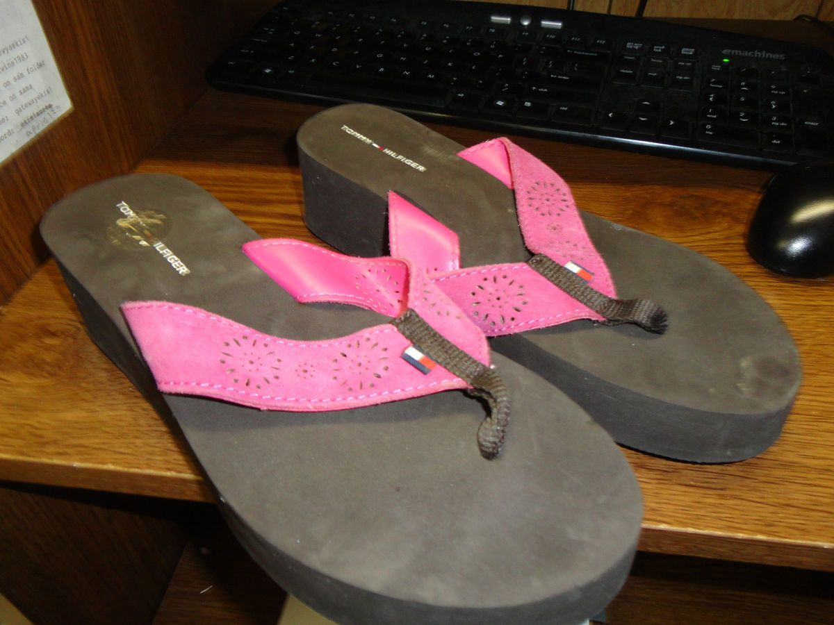 Tommy Hilfiger Size M 7 8 Pink Suede Flip Flops Wedges