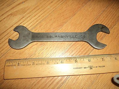 VINTAGE DAVIS BOURNONVILLE CO. WRENCH BOURONVILLE