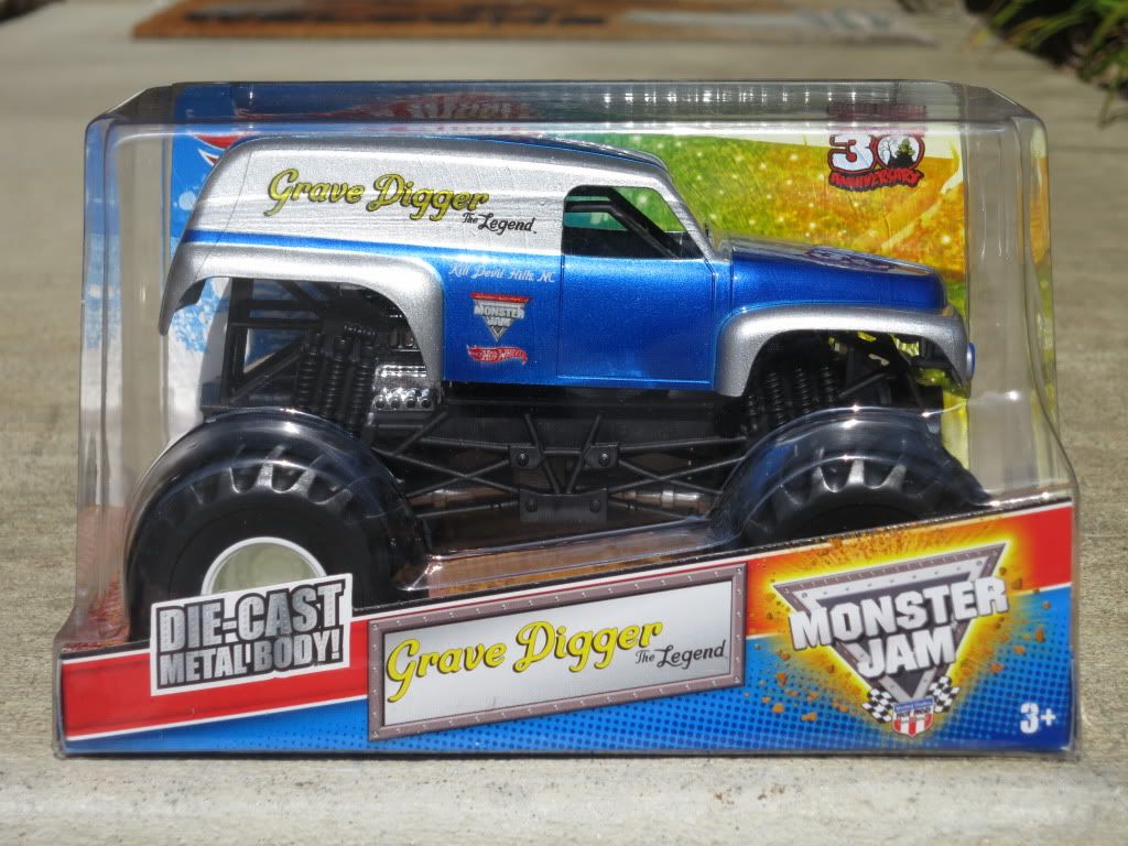 Brand New Hot Wheels Monster Jam 1 24 Grave Digger Legend VHTF