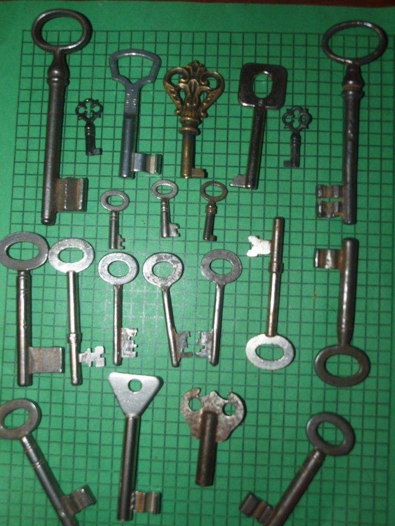 21 Old Antique Skeleton Keys Imported France Germany