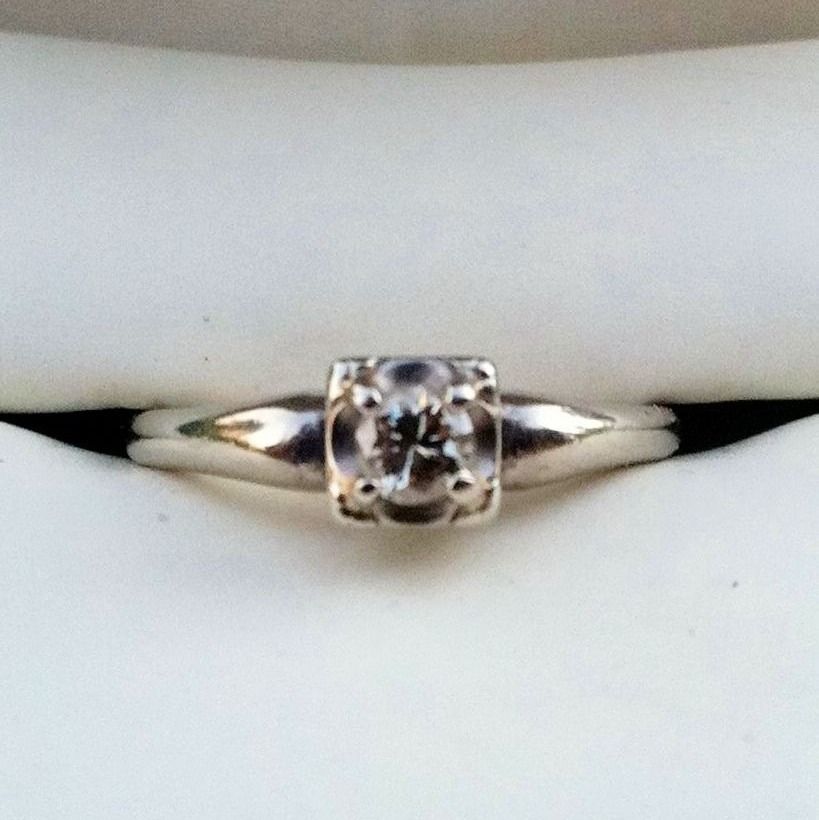 ANTIQUE 14k White Gold And Diamond Art Deco Style Ring Beautiful