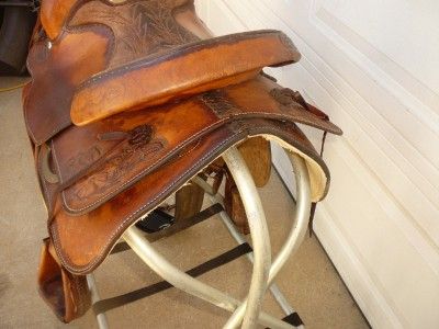 HEREFORD BRAND 15 1/2 WESTERN HORSE SADDLE. IN GOOD SHAPE WORKS GOOD