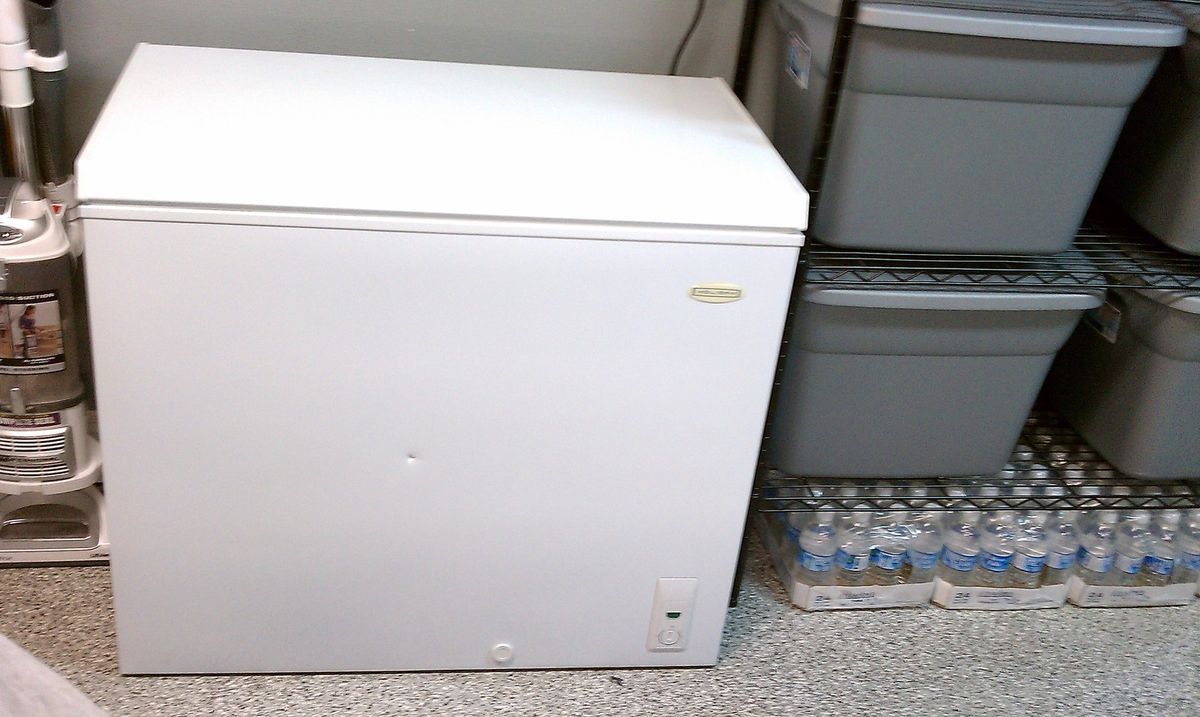  Holiday 5 CU ft Chest Deep Freezer