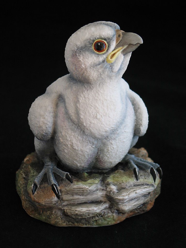 RARE BOEHM BONE PORCELAIN MADE IN ENGLAND FIGURINE OF BABY EAGLE BIRD