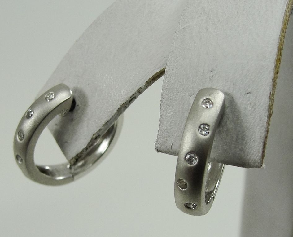 14K White Gold Huggie Earrings Diamond 585 Satin Polished Round 0.20