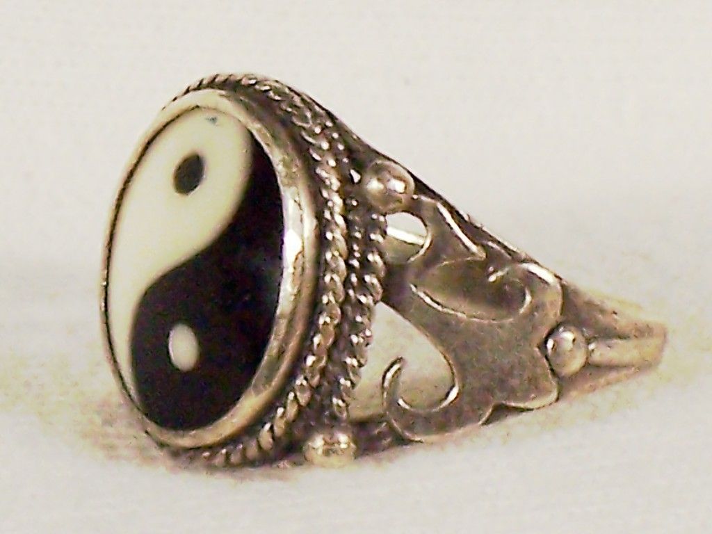 Vintage Sterling Yin Yang w Faux Ivory Onyx Ring