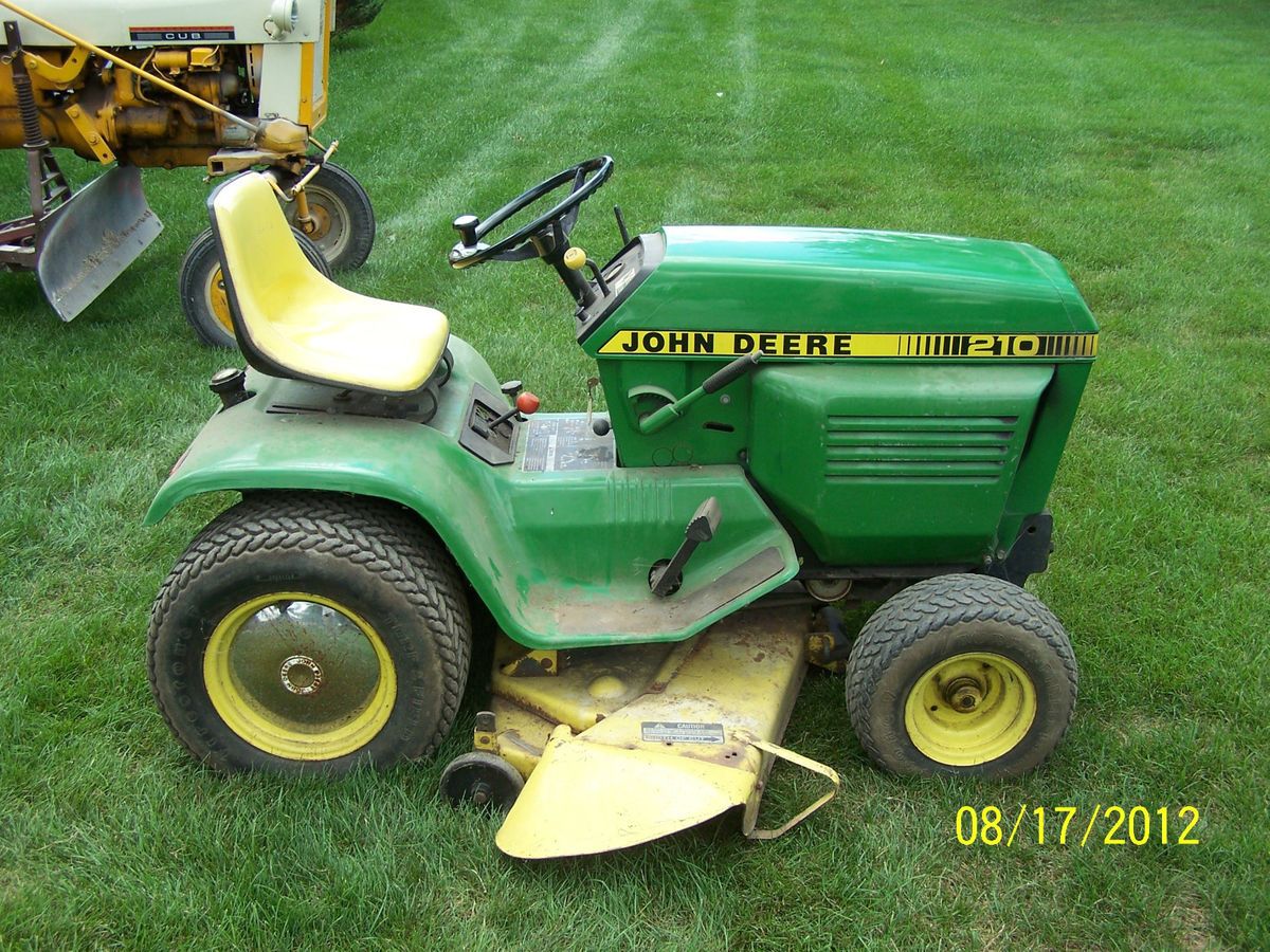 John Deere 210 Lawn Tractor with Deck on PopScreen