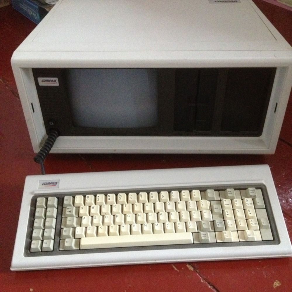 Vintage Compaq Portable Luggable Computer Model 101709 Old Original