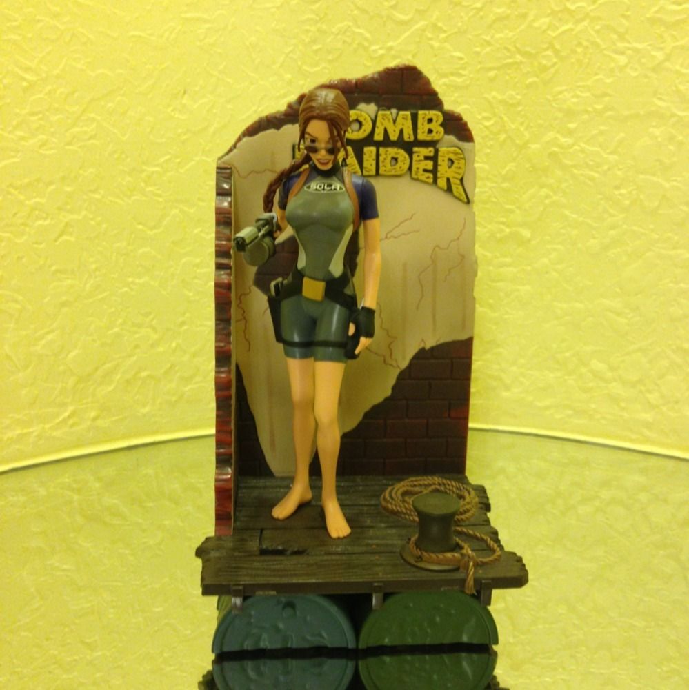 Lara Croft Tomb Raider in Wet Suit 9 inch Figure Mint
