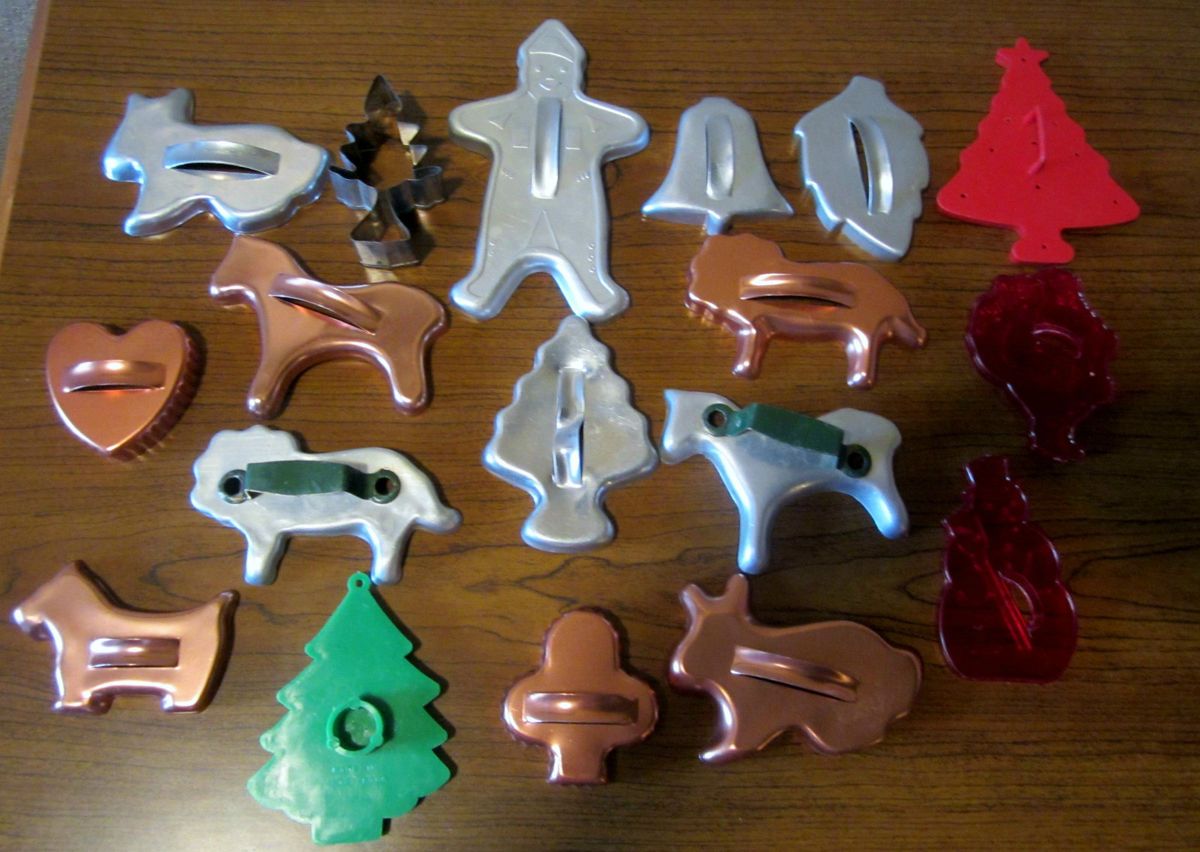  HOLIDAY COOKIE CUTTERS METAL LARGE LOT PLAY DOUGH SHAPES CUTTERS