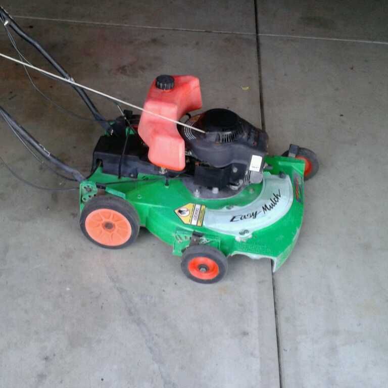 1998 Lawn Boy Commercial 3 Speed Mower