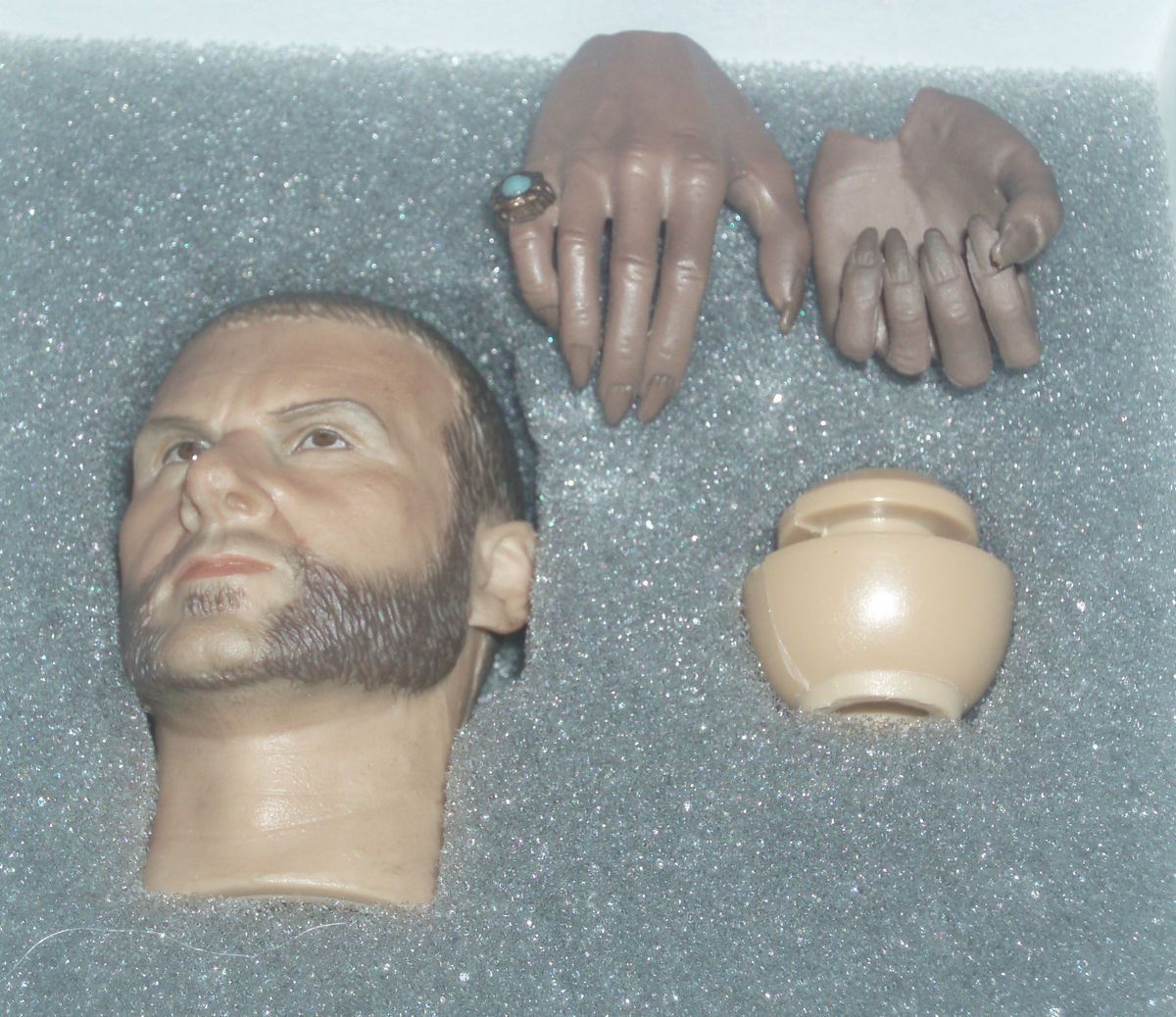 12 HEADPLAY LIEV SCHREIBER/SABERTOOTH HEAD & HOT TOYS HANDS FOR