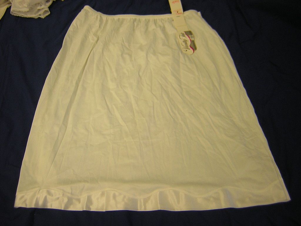 Vintage White Vanity Fair Half Slip Large 22 11014 USA