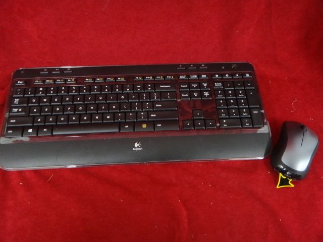 Logitech Wireless Combo MK520 with Keyboard and Laser Mouse 920 002553