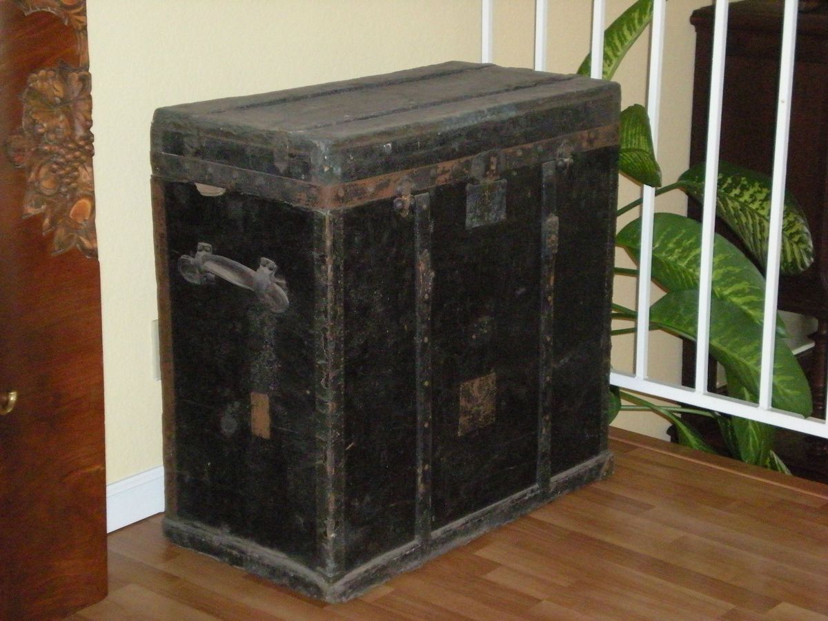 1920s French Malle Trunk Set