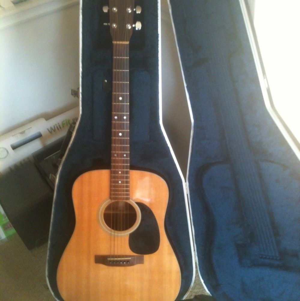 Martin D 18 Guitar