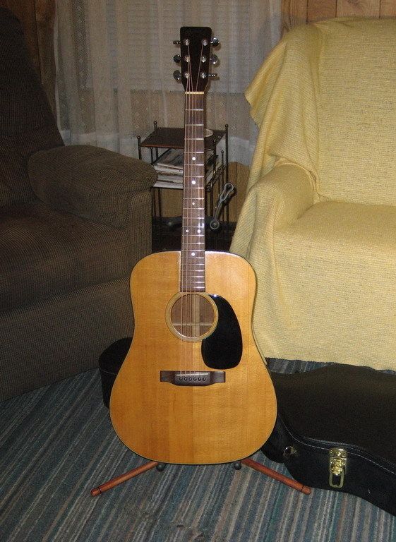 Martin D18