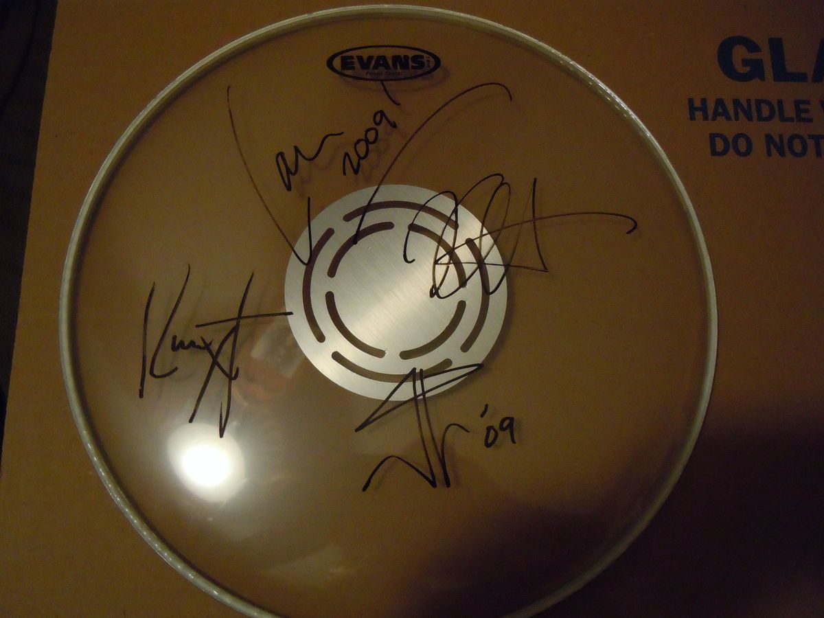 METALLiCA (SIGNED) 16 1/2 N/M DRUMHEAD(PROOF)