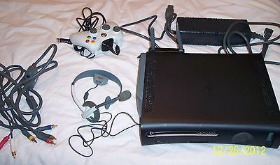 MICROSOFT XBOX 360 4 GB (60GB HDD) BLACK CONSOLE WIRELESS HEADSET