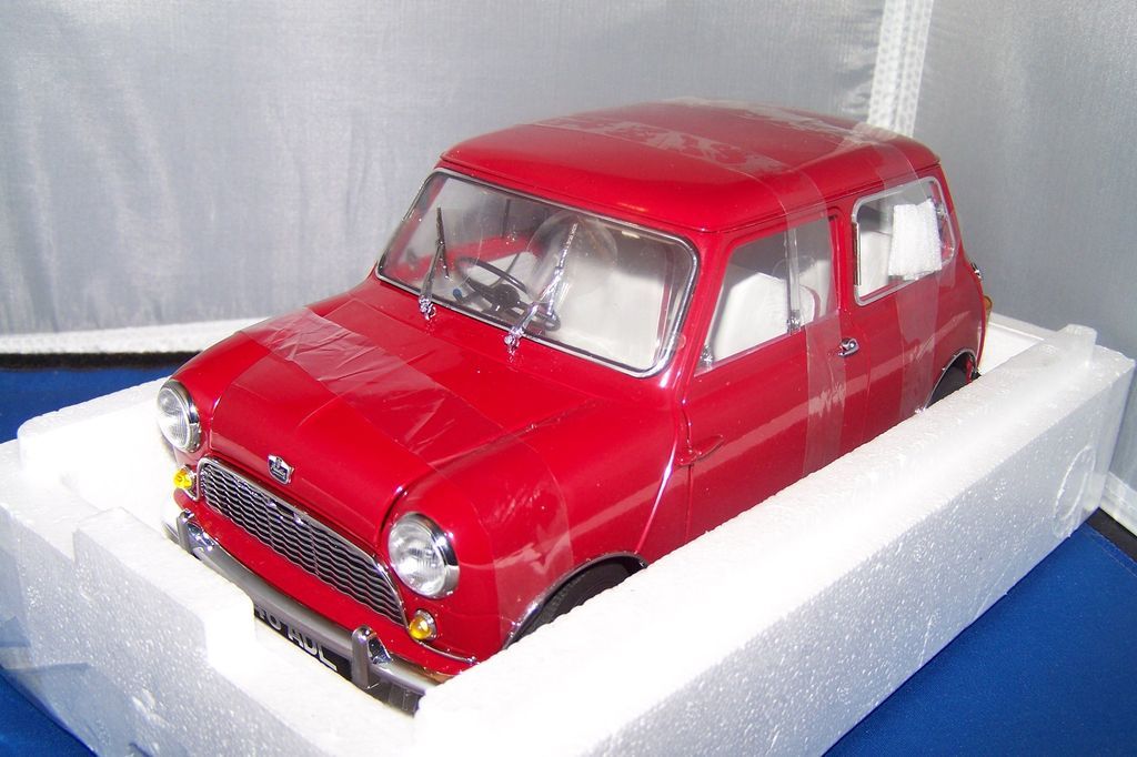 SUNSTAR 1960 MORRIS MINI SE7EN DE LUX TARTAN RED LE 1800