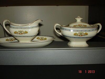 VINTAGE J & G MEAKIN SET   CREAMER WITH UNDER PLATE & SUGAR BOWL WITH