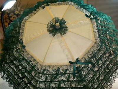  VICTORIAN STEAMPUNK FASHION IVORY HUNTER GREEN LACE VINTAGE PARASOL