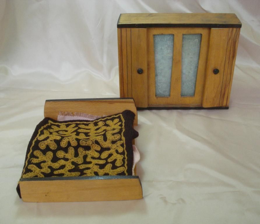 VINTAGE 1950s DOLLHOUSE BEDROOM FURNITURE WOODEN SET