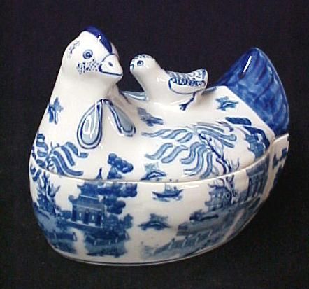 Blue Willow Porcelain Stoneware Hen Nest Chick Chicken Trinket Box New