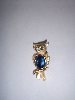 VINTAGE GOLD PLATED BLUE GLASS JELLY BELLY OWL BROOCH / PIN