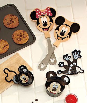 MOUSE CLUB DISNEY KITCHEN COLLECTION CAKE PAN MEASURING SET MORE