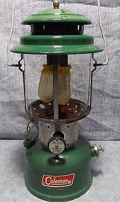 VINTAGE COLEMAN 2 MANTLE LANTERN 220F GREEN STAMPED 1/70 TESTED