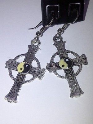 ying yang earrings in Jewelry & Watches