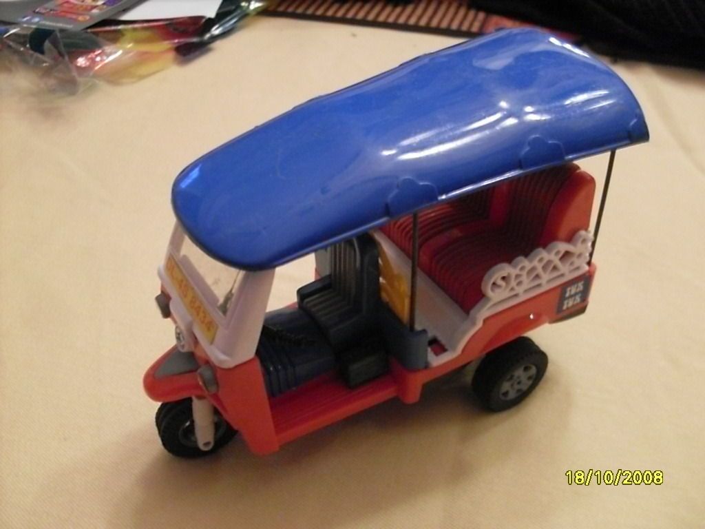 Rare Indian 1/24 Deluxe Tuk Tuk Vespa Rickshaw CNG Centy New Delhi