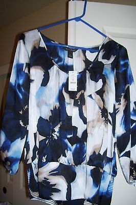 NWT WHITE HOUSE BLACK MARKET SIZE XLARGE BLUE FLORAL PRINT SCOOPNECK