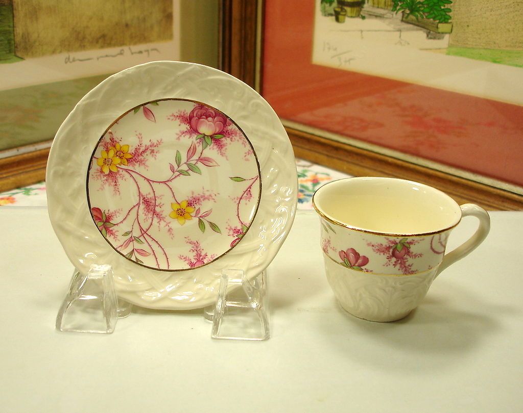 ERPHILIA ROSALINE CHEERY CHINTZ BAVARIA DEMITASSE 2 CUP & SAUCER SET