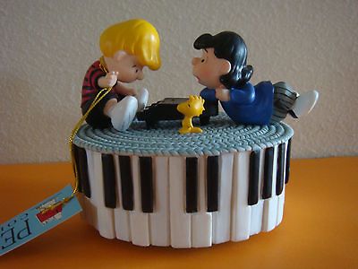 PEANUTS  LUCY & SCHROEDER   FUR ELISE MUSIC BOX BY WESTLAND #8210