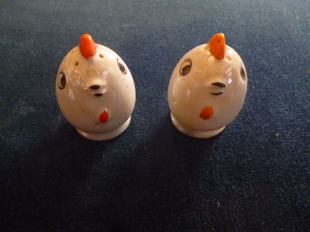 BABY CHICKS CERAMIC salt & pepper shakers WHITE ORANGE BLACK JAPAN